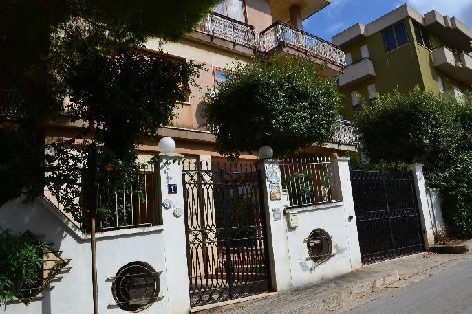 A Due Passi Da Erice B&B Exterior foto